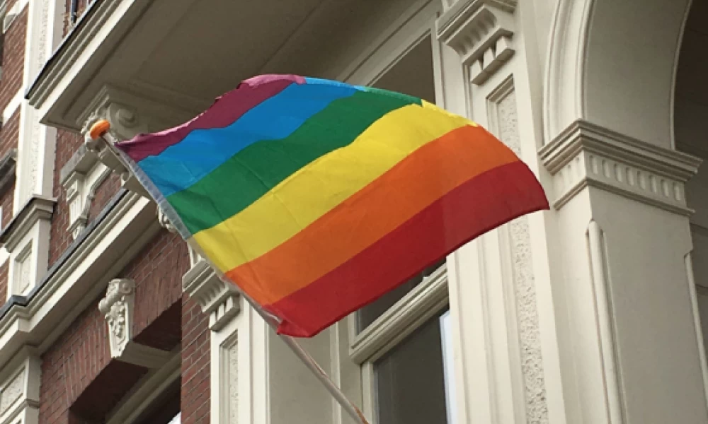 Ολλανδός υπουργός βρήκε τον μπελά του γιατί υπερασπίστηκε χριστιανικά σχολεία έναντι της ομοφυλοφιλίας